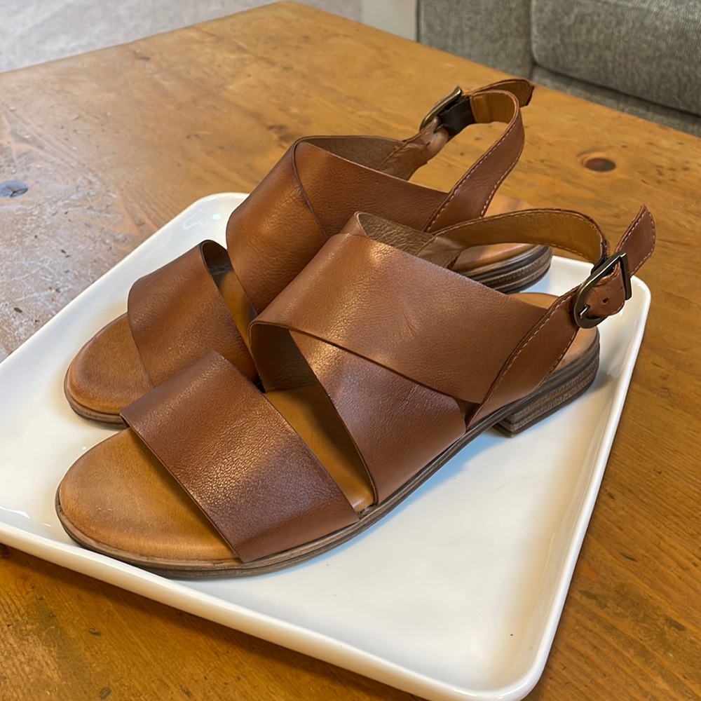 Miz Mooz strappy cross strap sandals 7.5W NEW! Cognac whiskey brown leather